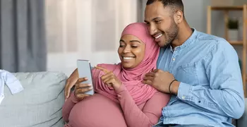 pregnant woman and her partner on phone 