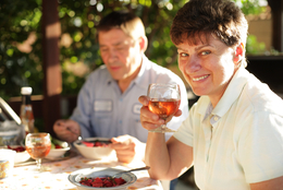 couple eating a healthy meal