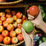 woman shopping for apples