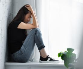 woman looking anxious with hand on head