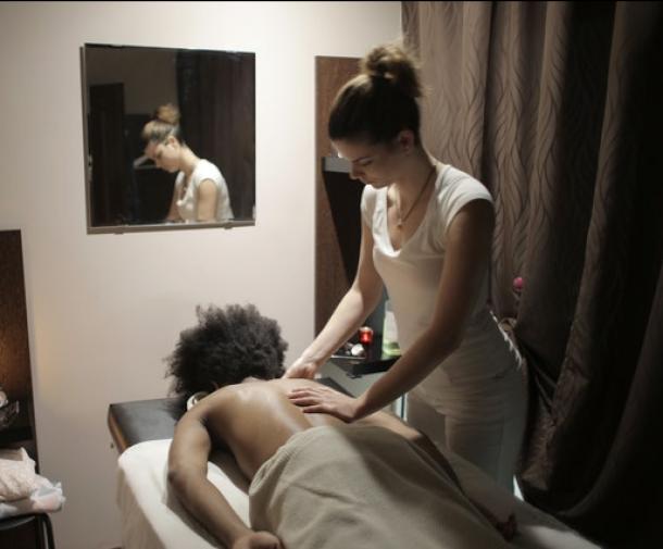 massage in white room